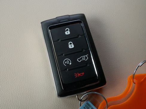 Used 2023 Jeep Grand Cherokee Limited w/ Luxury Tech Group II AWD/4WD image 36