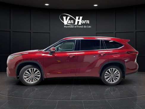 Used 2022 Toyota Highlander Platinum AWD/4WD image 4