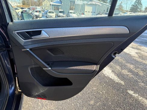 Used 2015 Volkswagen Golf TDI S image 18