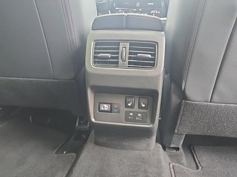 Used 2023 Nissan Rogue SL AWD/4WD image 31