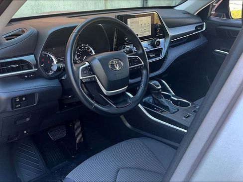 Used 2023 Toyota Highlander L image 17