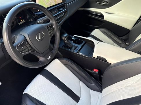 Used 2023 Lexus ES 350 F Sport w/ Accessory Package (Z1) image 4