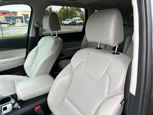 Certified 2024 Kia Telluride S w/ S Sunroof Package AWD/4WD image 8