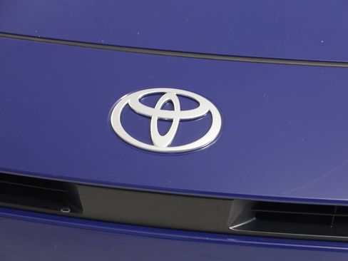 Used 2025 Toyota Camry SE image 14