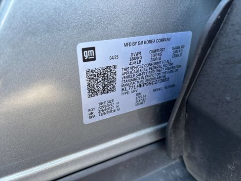 Used 2025 Chevrolet Trax LT w/ LT Convenience Package FWD image 28