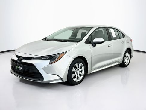 Used 2023 Toyota Corolla LE FWD image 3