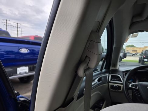 Used 2017 Ford Fusion SE FWD image 31