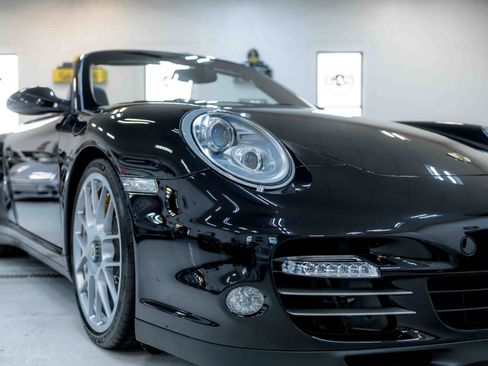 Used 2011 Porsche 911 Turbo S image 18