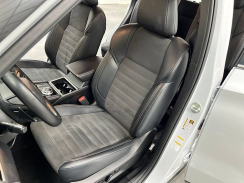 Used 2024 Mitsubishi Outlander SE AWD/4WD image 11