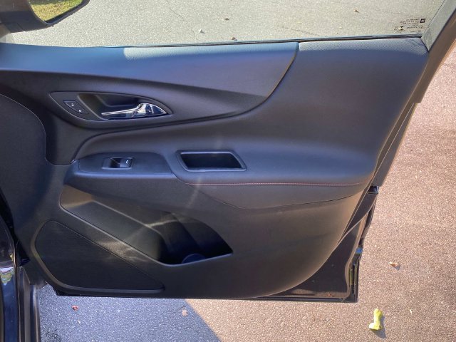 Used 2022 Chevrolet Equinox RS w/ Infotainment Package FWD image 36
