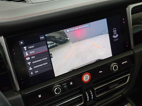 Used 2024 Porsche Macan image 34