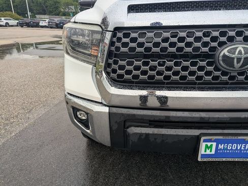 Used 2018 Toyota Tundra Limited w/ Limited Premium Package AWD/4WD image 9