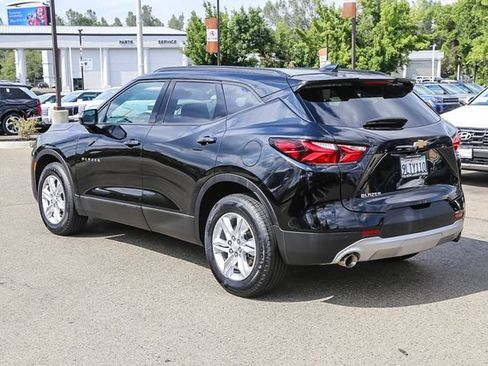 Used 2021 Chevrolet Blazer LT FWD image 2