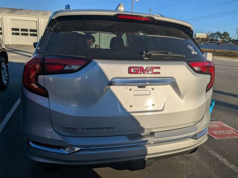 Used 2019 GMC Terrain Denali w/ Advanced Safety Package image 8