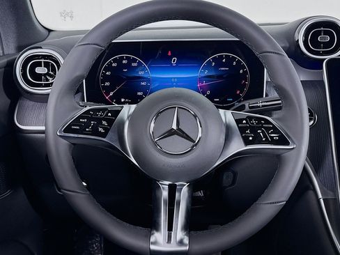 New 2026 Mercedes-Benz GLC 300 image 17