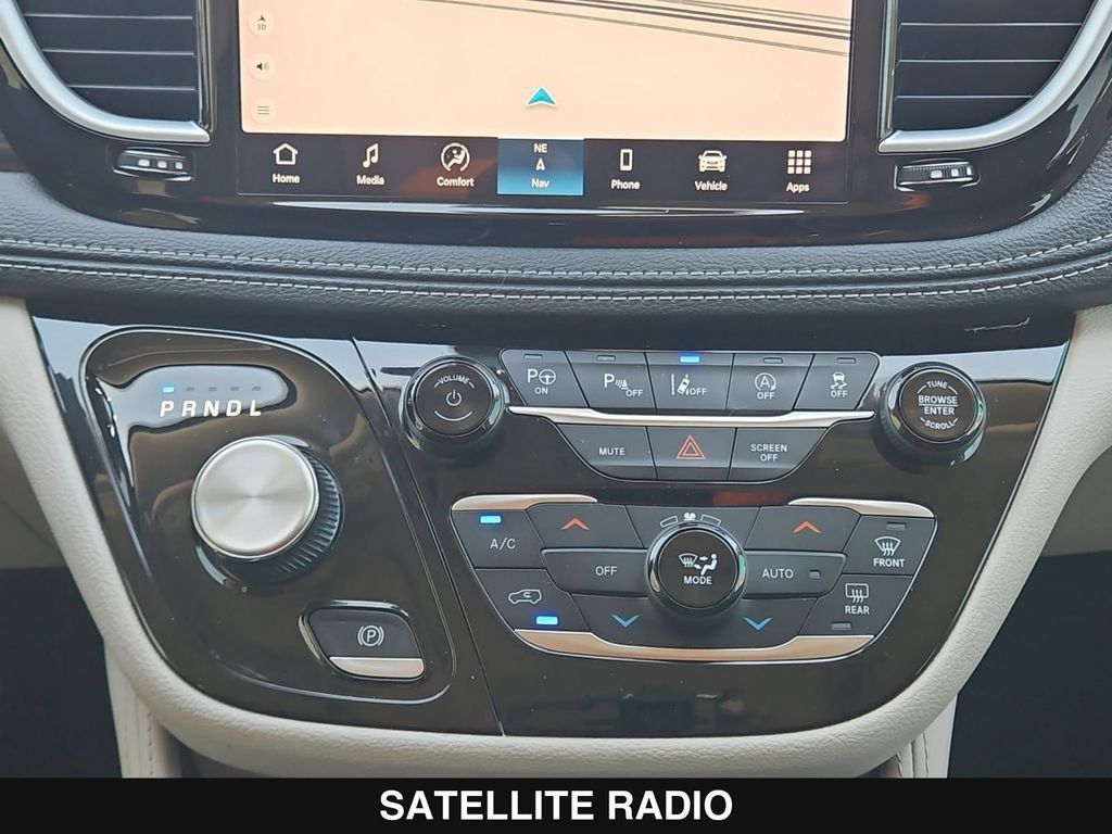 Used 2023 Chrysler Pacifica Limited w/ Uconnect Theater Family Group FWD image 20