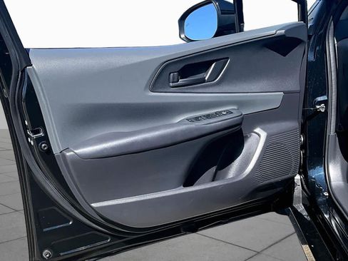Certified 2025 Toyota Prius LE FWD image 21