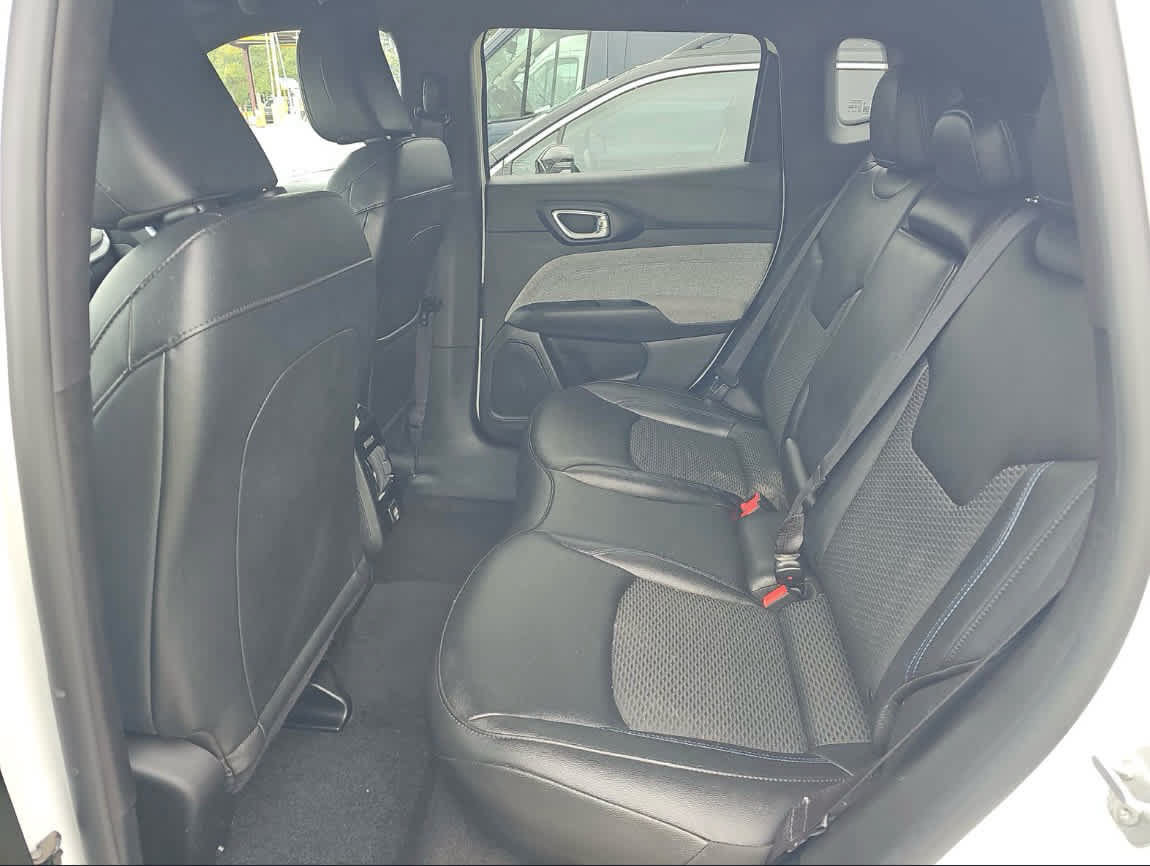 Used 2025 Jeep Compass Latitude AWD/4WD image 9