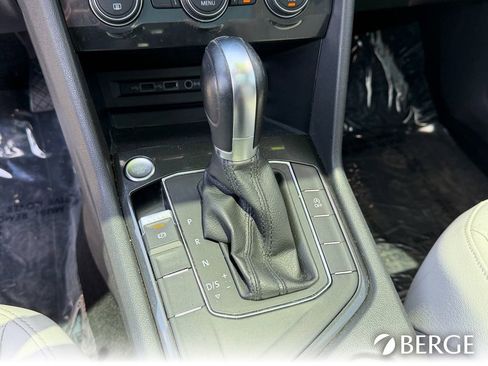 Used 2018 Volkswagen Tiguan SEL FWD image 34