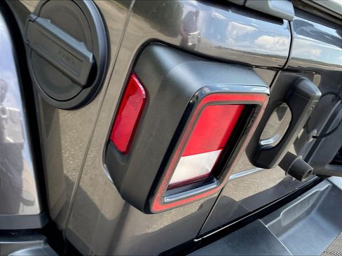 Used 2023 Jeep Wrangler Unlimited Sahara AWD/4WD image 23