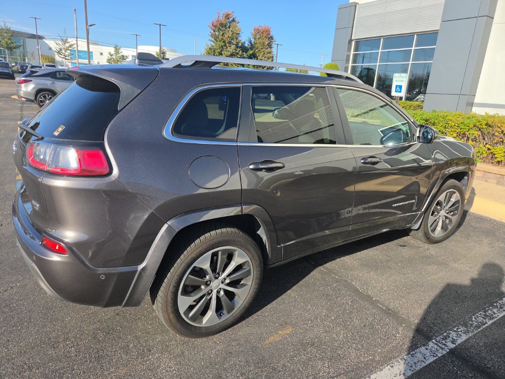 Used 2019 Jeep Cherokee Overland w/ Technology Group AWD/4WD image 6