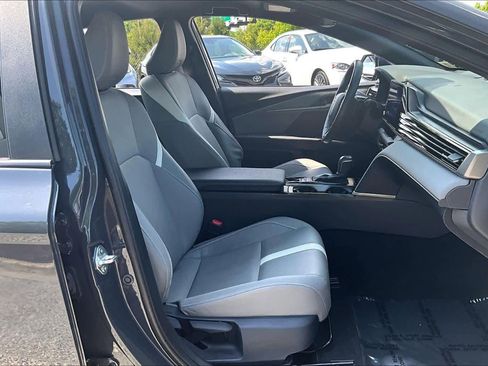 Used 2025 Toyota Camry SE FWD image 9