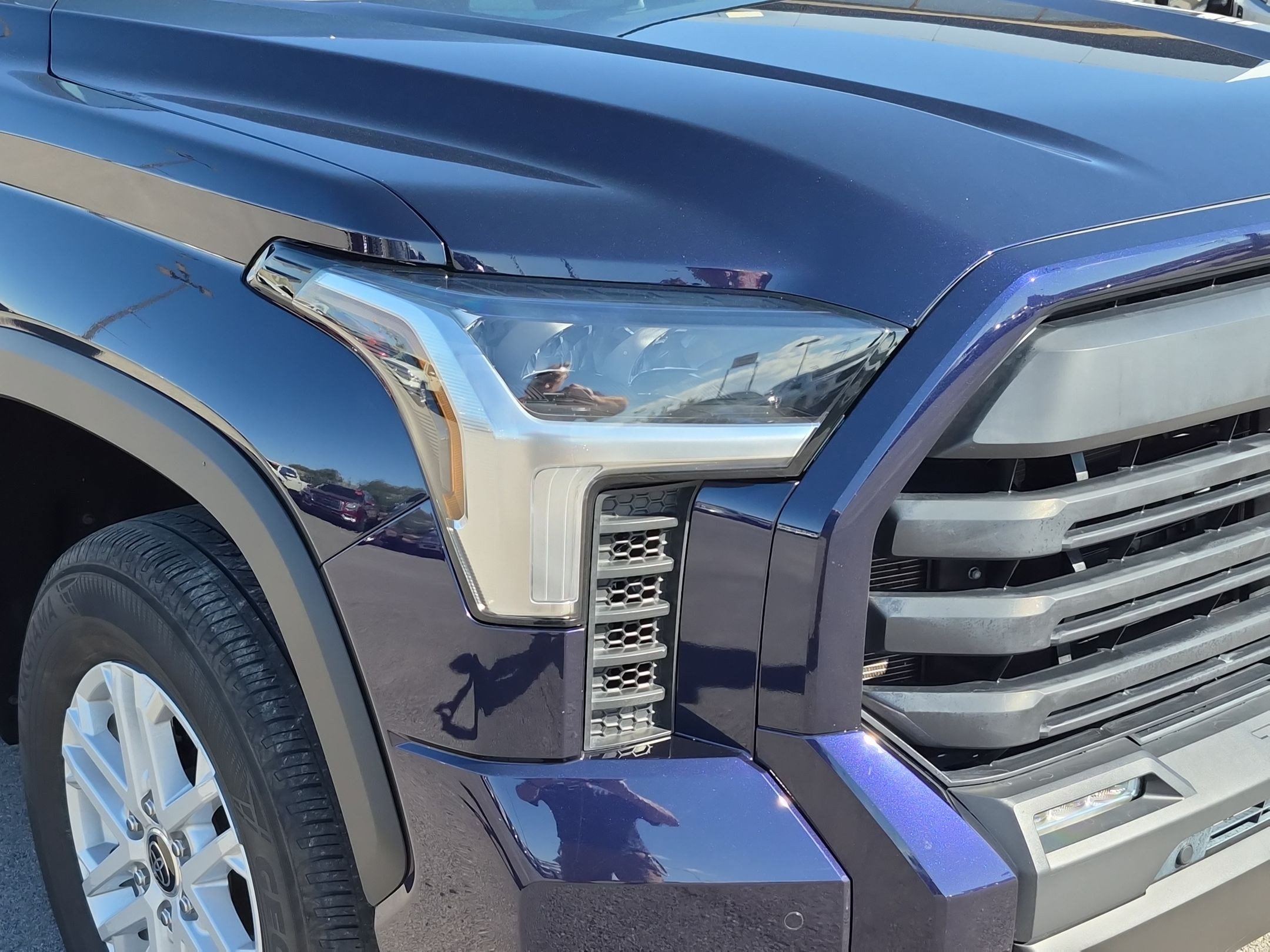 Used 2023 Toyota Tundra SR5 w/ SR5 Convenience Package AWD/4WD image 11