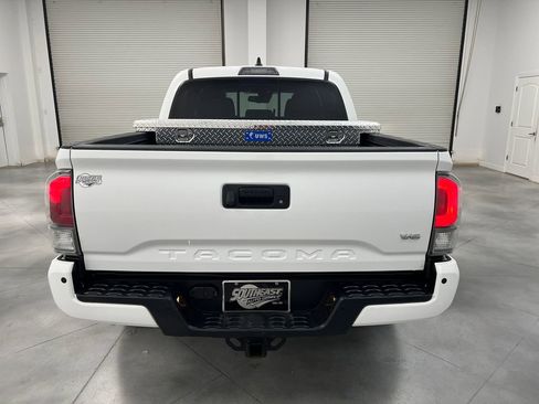 Used 2023 Toyota Tacoma TRD Off-Road w/ Technology Package AWD/4WD image 6