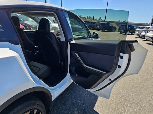 Used 2023 Tesla Model Y Long Range AWD/4WD image 25