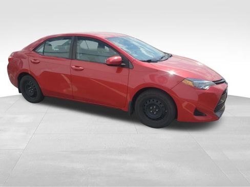 Used 2018 Toyota Corolla LE FWD image 7