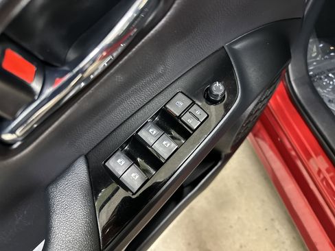 Used 2018 Toyota Prius Three image 15