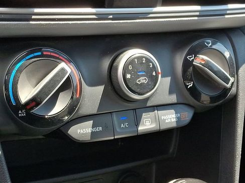 Used 2020 Hyundai Kona SEL AWD/4WD image 17