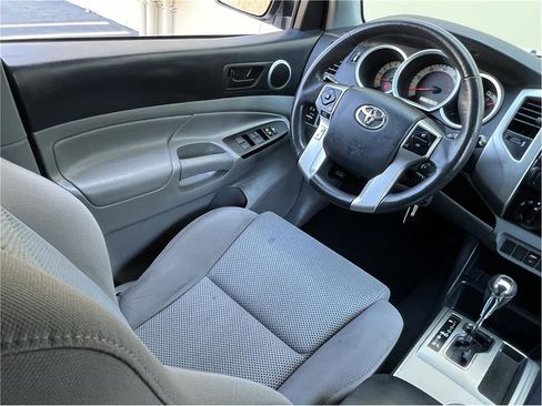 Used 2015 Toyota Tacoma PreRunner image 26