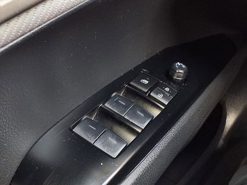 Used 2025 Toyota Camry SE image 10