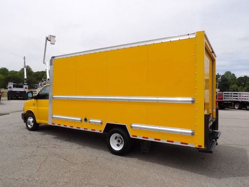 Used 2022 GMC Savana 3500 Extended w/ Power Convenience Package RWD image 4