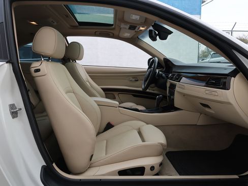 Used 2011 BMW 328i Coupe w/ Premium Pkg image 28