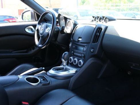 Used 2019 Nissan 370Z Coupe RWD image 19