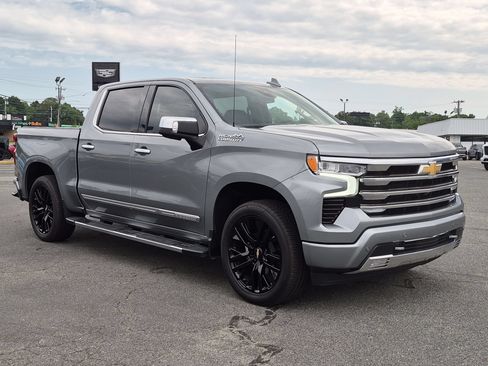 Used 2025 Chevrolet Silverado 1500 High Country AWD/4WD image 7
