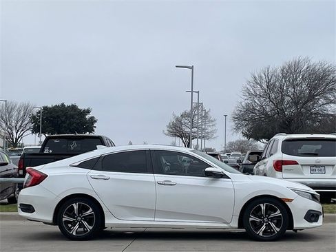 Used 2018 Honda Civic Touring image 3