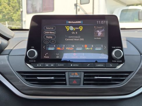 Used 2025 Nissan Altima 2.5 SV FWD image 23