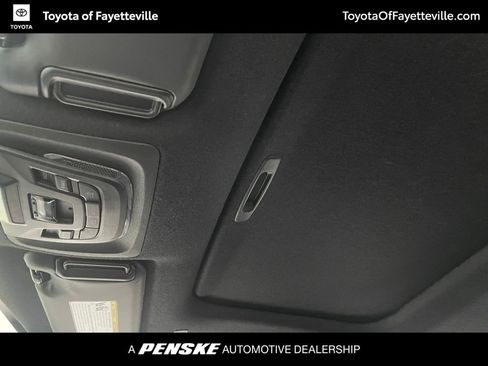 Used 2025 Toyota Corolla SE w/ SE Premium Package image 39