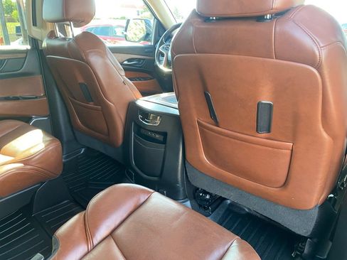 Used 2019 Cadillac Escalade Premium Luxury AWD/4WD image 35