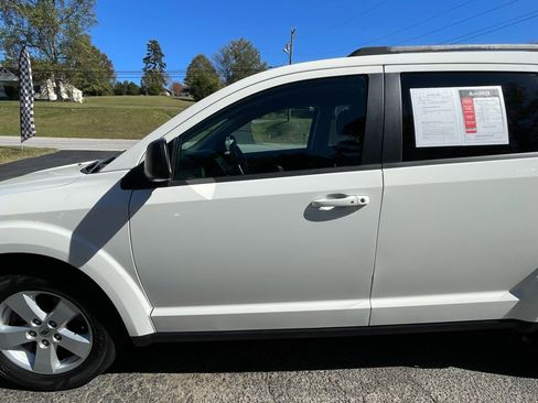 Used 2018 Dodge Journey SE w/ Connectivity Group image 3