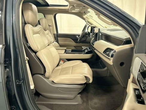 Used 2024 Lincoln Navigator Reserve image 25