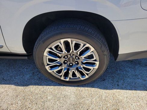 Used 2024 GMC Yukon XL Denali Ultimate image 10