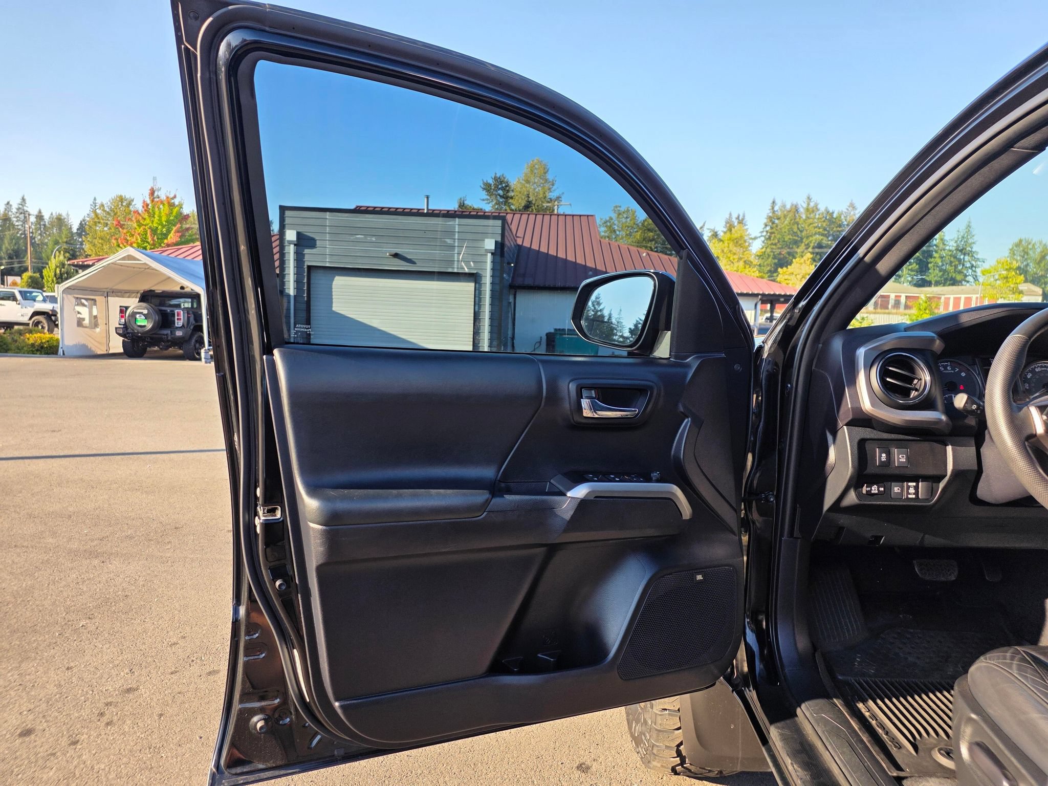Used 2021 Toyota Tacoma Limited w/ Blackout Package (TMS) AWD/4WD image 24