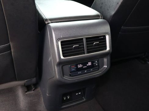 Used 2024 Volkswagen Atlas SE FWD image 11