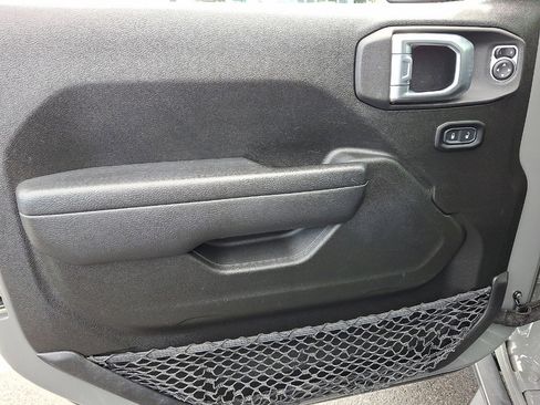 Used 2022 Jeep Gladiator Willys image 10