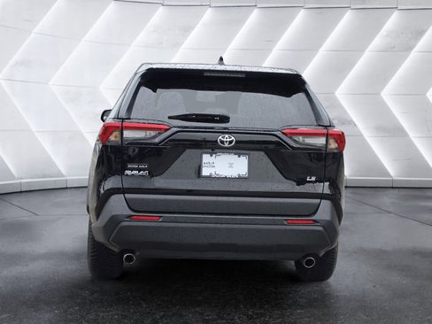 Used 2024 Toyota RAV4 LE FWD image 4