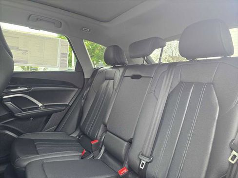 Used 2025 Audi Q5 Premium Plus w/ Premium Plus AWD/4WD image 18